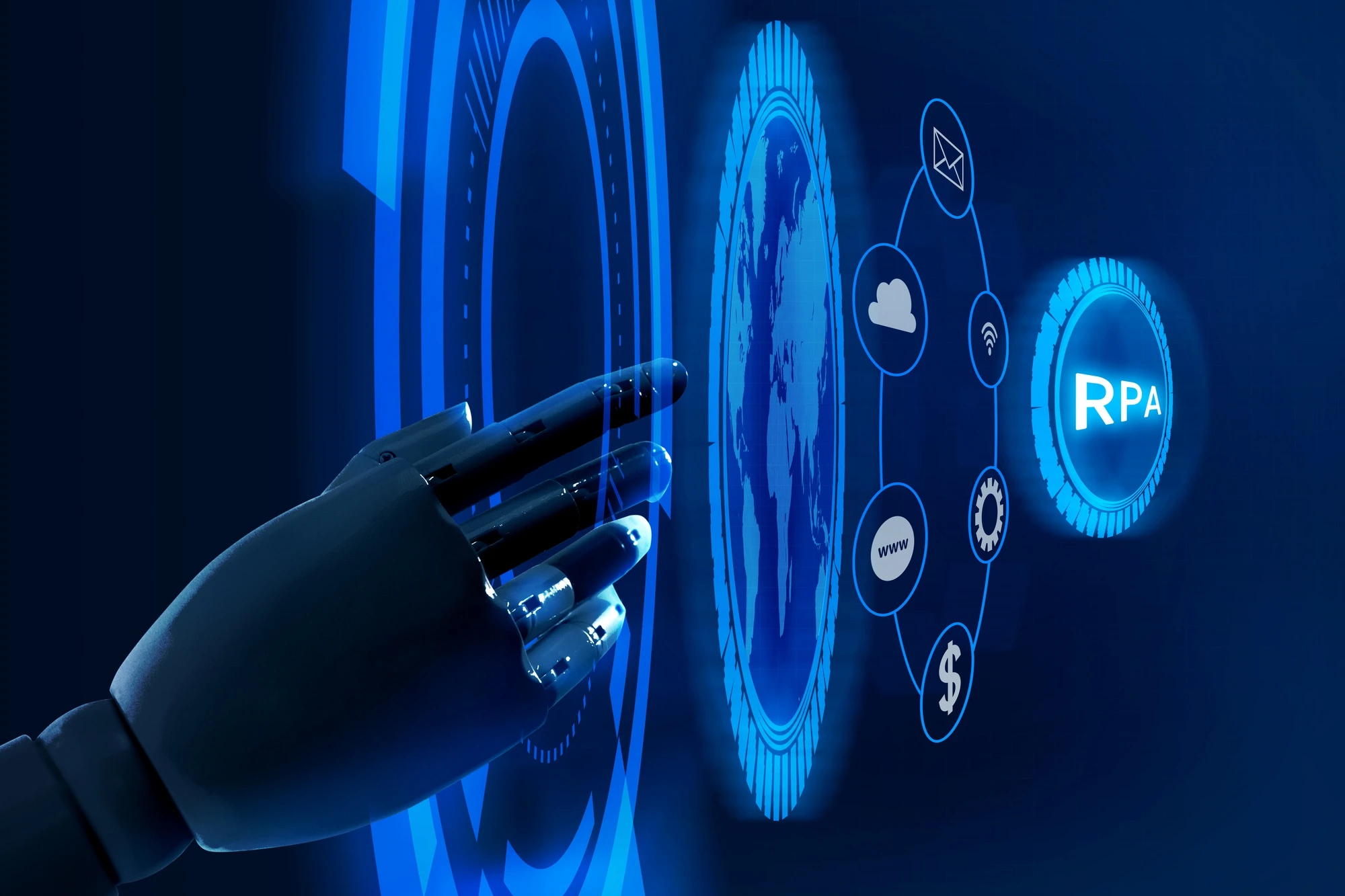 Mano robótica que activa un sistema CRM con IA en una interfaz holográfica