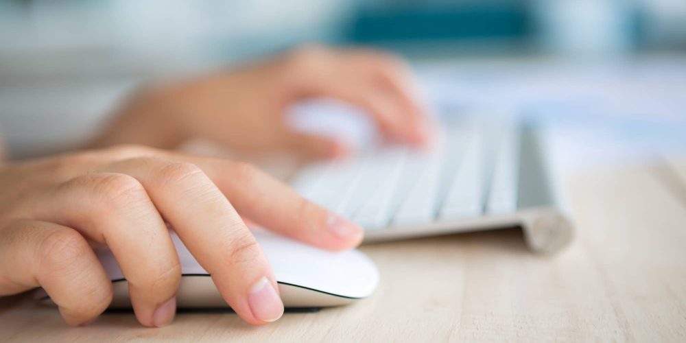 Cómo se escribe clic o click